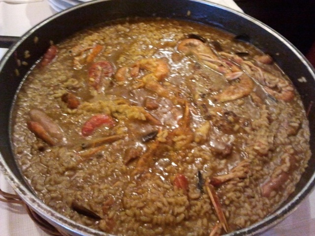 Xadó en Palafrugell cazuela de arroz negro con langosta
